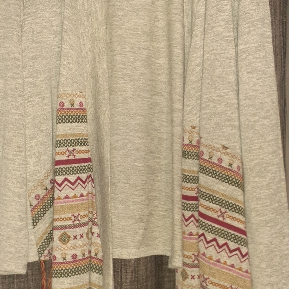 Loop 18 cardigan sz xl Gray with a pattern and tassels - Picture 3 of 6